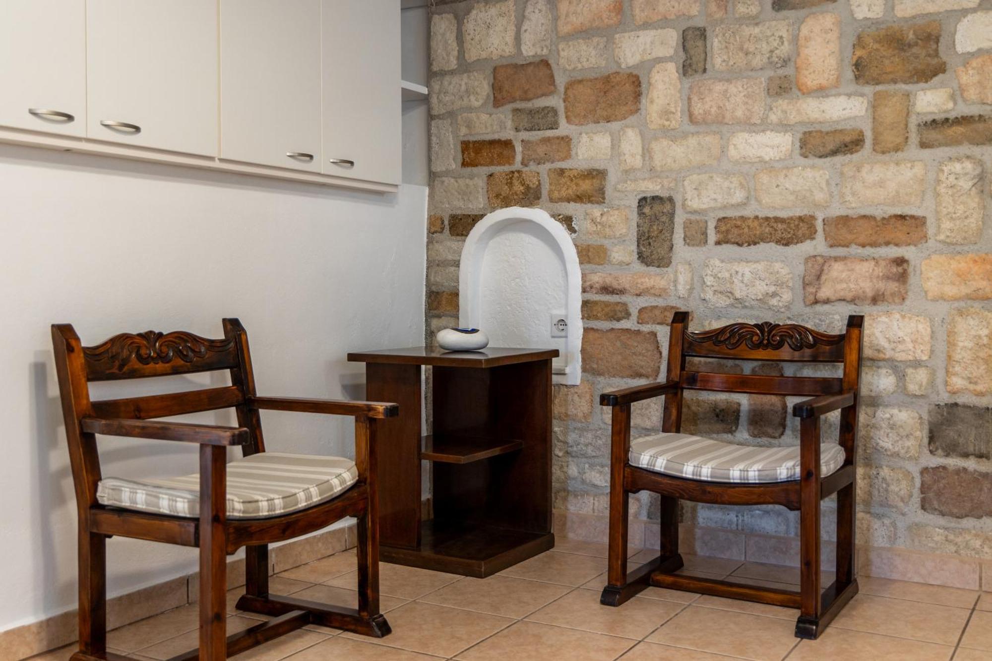 Lina And Babis' Home Adamantas  Kamer foto