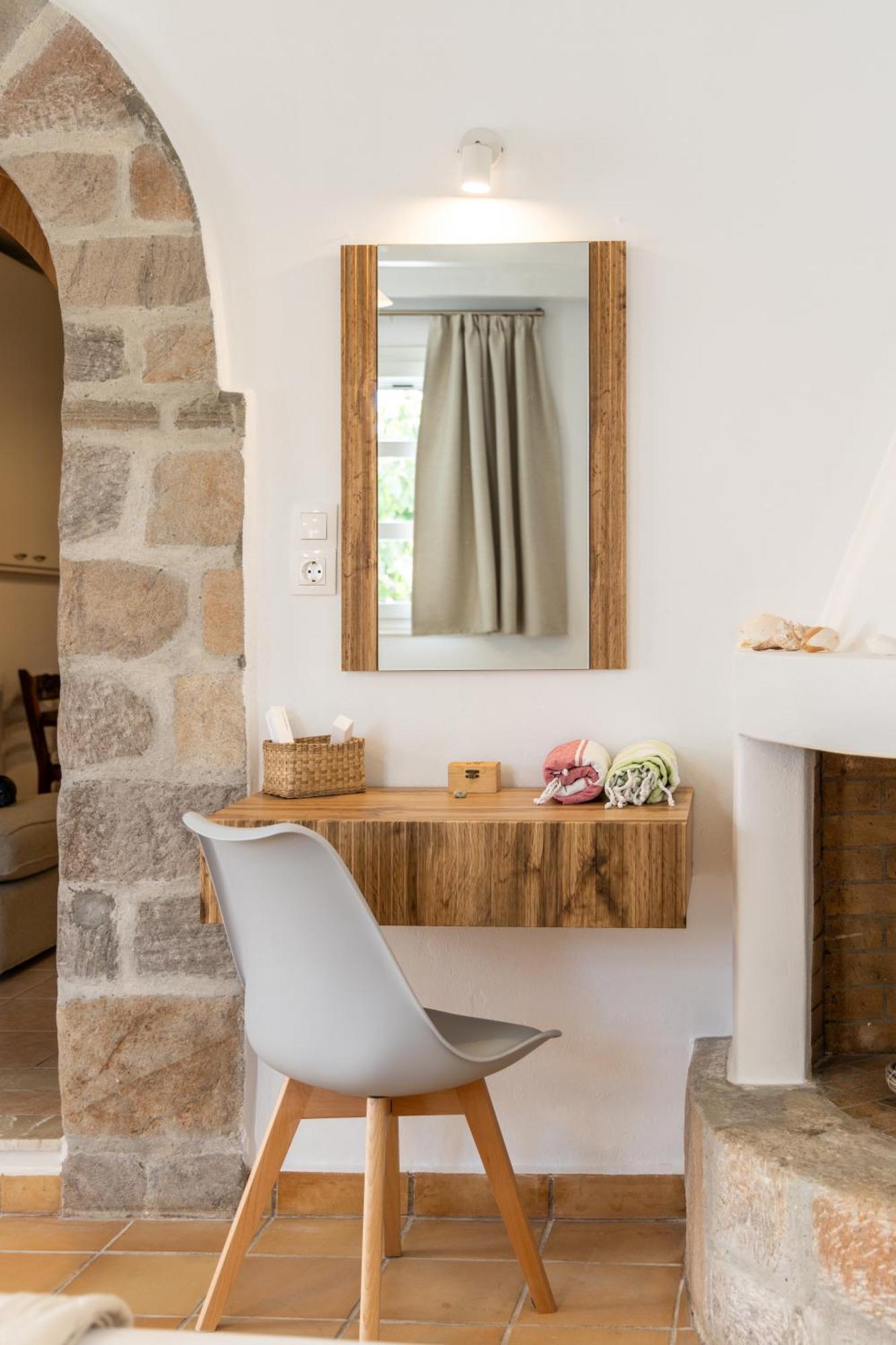 Lina And Babis' Home Adamantas  Kamer foto